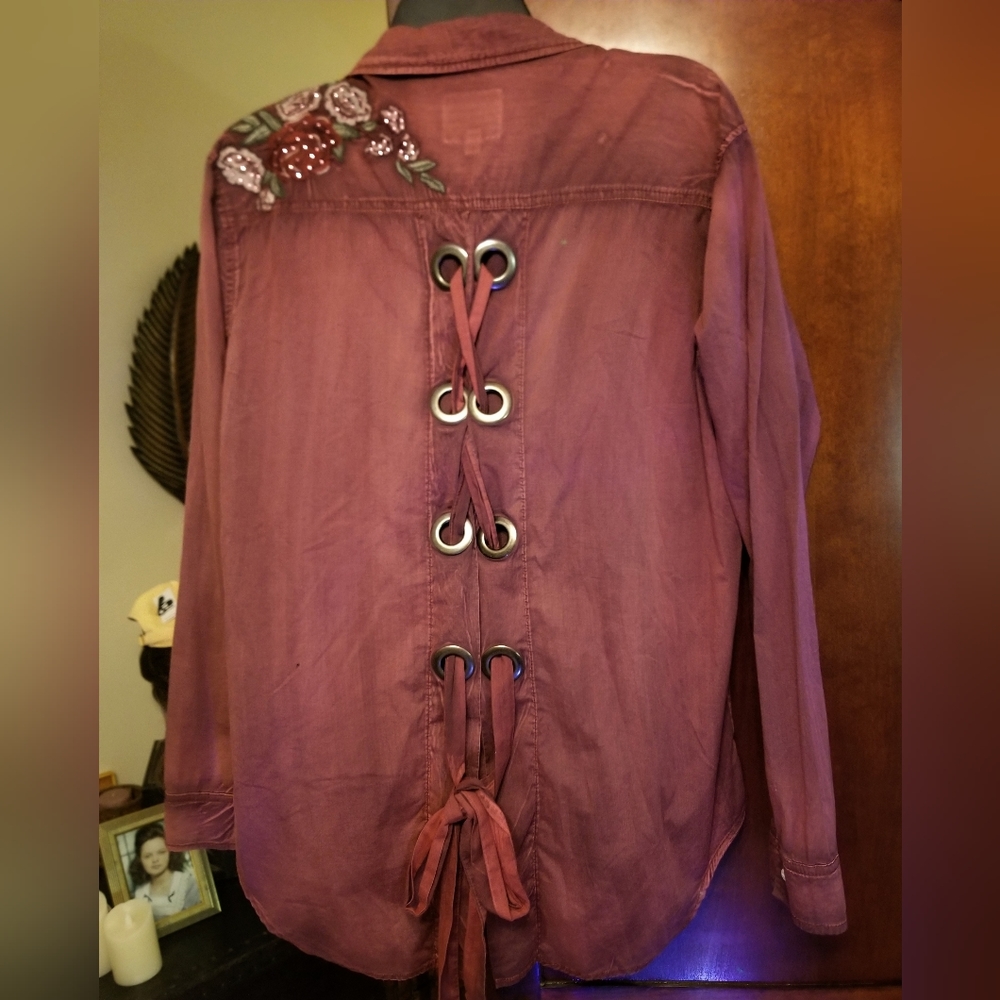 Super Unique Affliction! Missing 1 Button - image 5